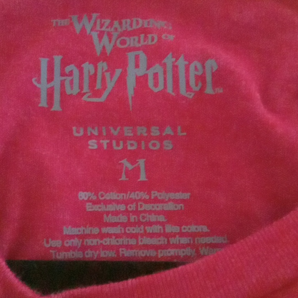 Gryffindor Team Captain Red T-Shirt - Picture 4 of 4